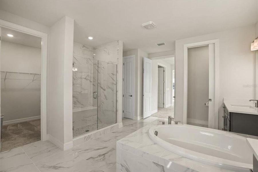 Furnished interior view inside a new home in , Orlando (Image 17).