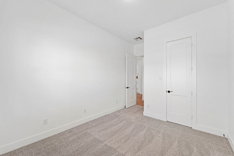 Spacious, unfurnished interior of a new home in Brookewater, Rosenberg (Image 12).