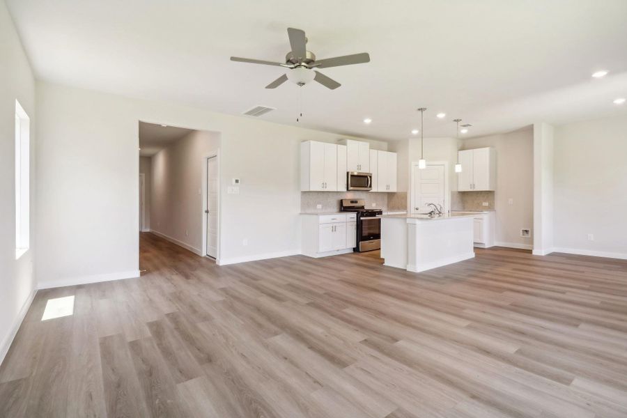 Photo is not of the actual home, but is an inspirational photo of builder’s model home and may depict options, furnishings, and/or decorator features that are not included Photo is not of the actual home, but is an inspirational photo of builder’s model home and may depict options, furnishings, and/or decorator features that are not included