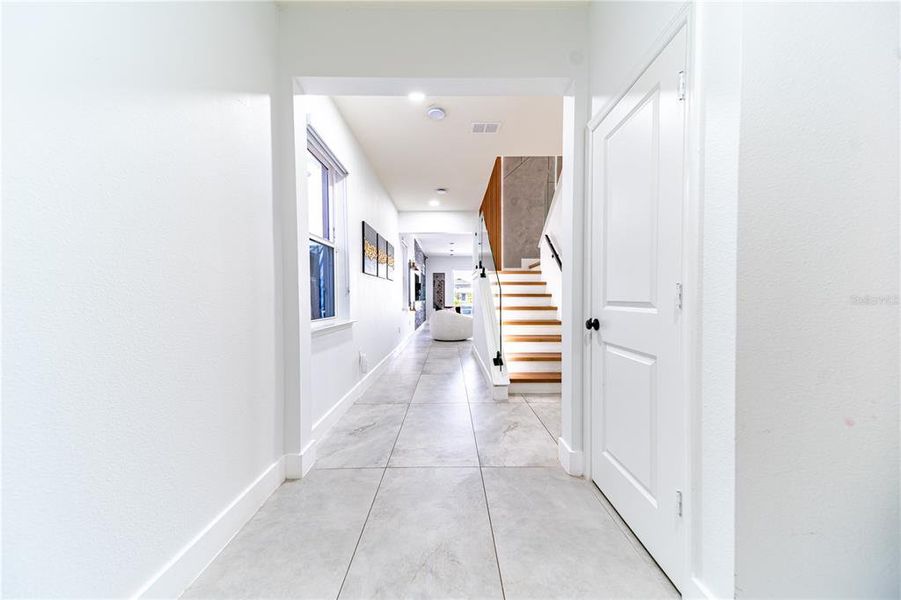 Spacious, unfurnished interior of a new home in , Kissimmee (Image 18).