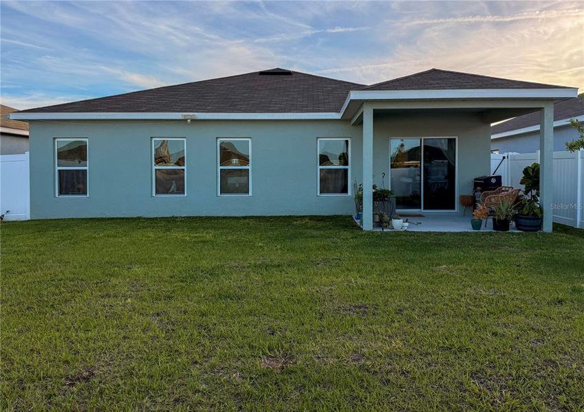 Exterior details and patio area of a home in , Haines City (Image 20).