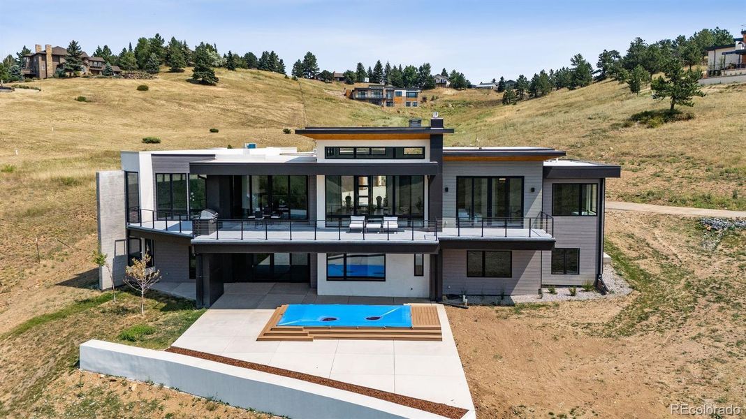 Community amenities in , Golden (Image 35).