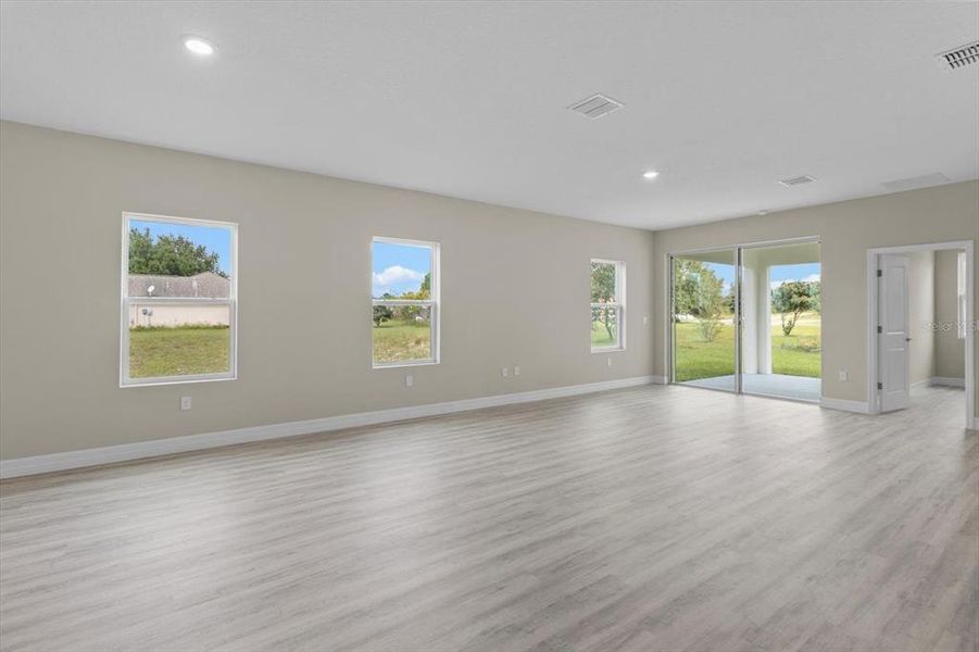 Spacious, unfurnished interior of a new home in , Ocala (Image 35).