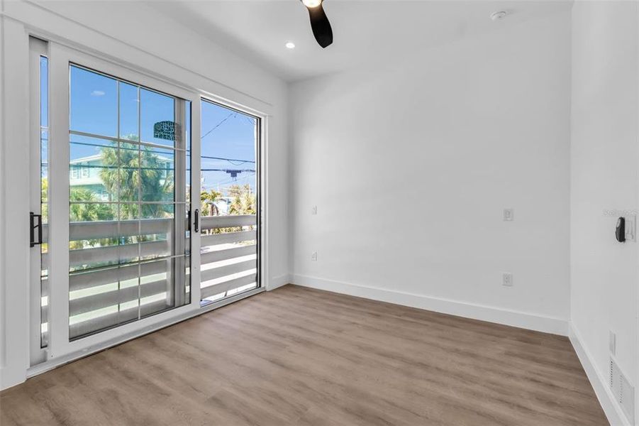 Spacious, unfurnished interior of a new home in , Bradenton Beach (Image 40).