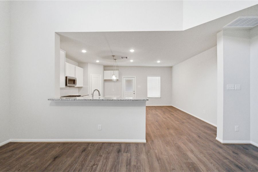 Spacious, unfurnished interior of a new home in Pearlbrook, Texas City (Image 20).