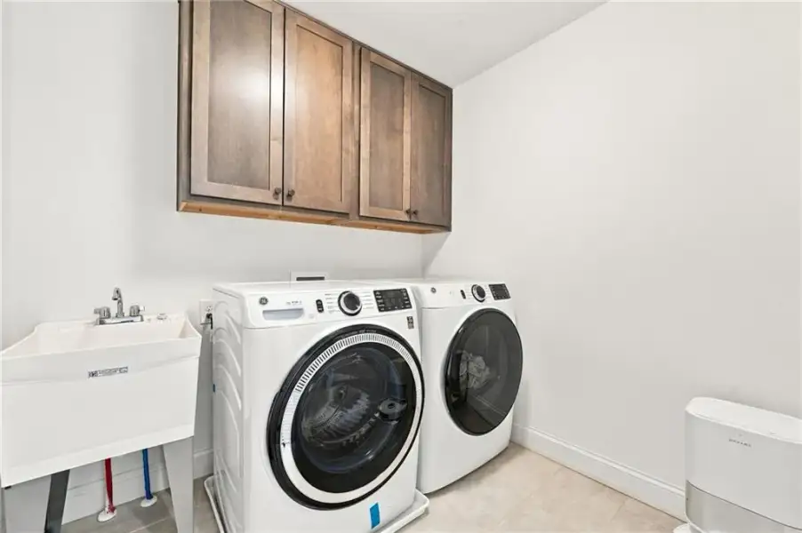 Furnished interior view inside a new home in , Conyers (Image 41).
