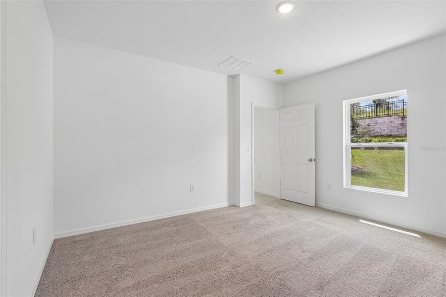 Spacious, unfurnished interior of a new home in Eagletail Landings, Howey-in-the-Hills (Image 13).