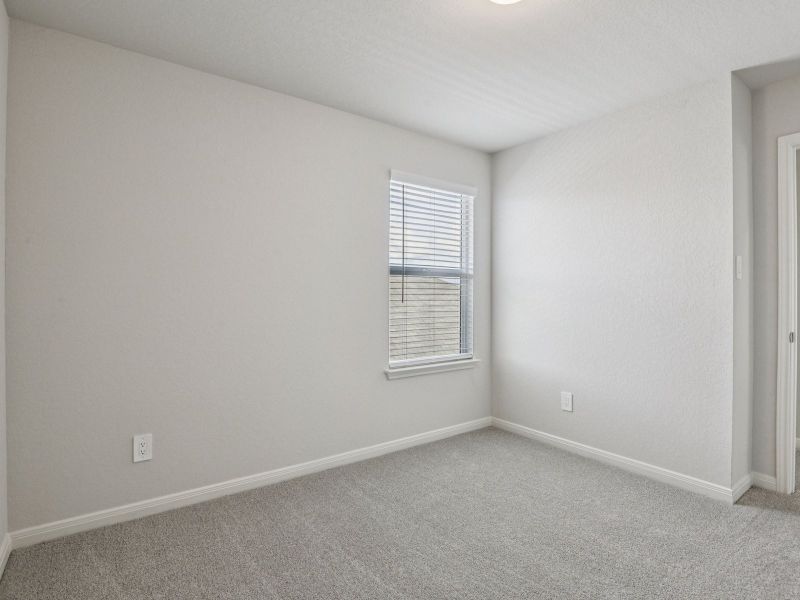 Spacious, unfurnished interior of a new home in Remington Ranch, San Antonio (Image 28).