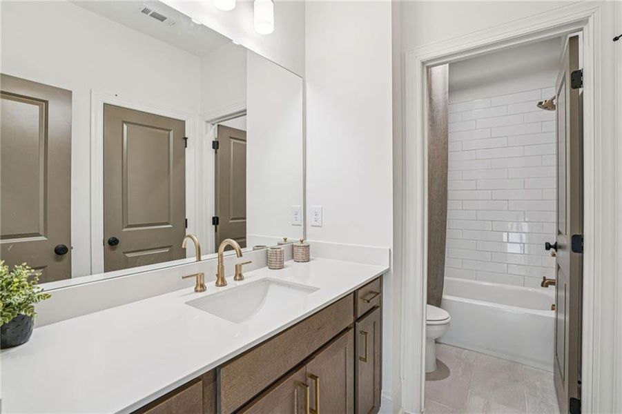 Furnished interior view inside a new home in IveyBrooke, Alpharetta (Image 40).