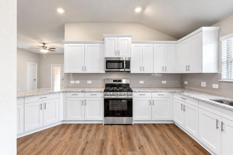 Furnished interior view inside a new home in Lago Mar, Texas City (Image 7).