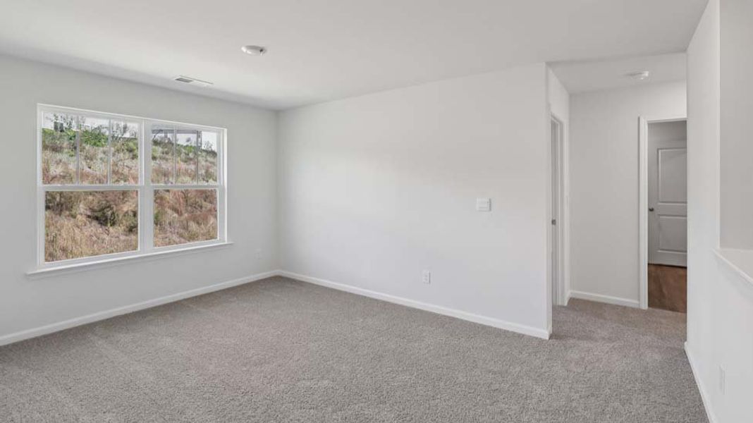 Spacious, unfurnished interior of a new home in Rydele Heights, Asheville (Image 37).