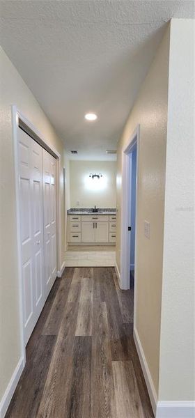 Spacious, unfurnished interior of a new home in , Dunnellon (Image 7).