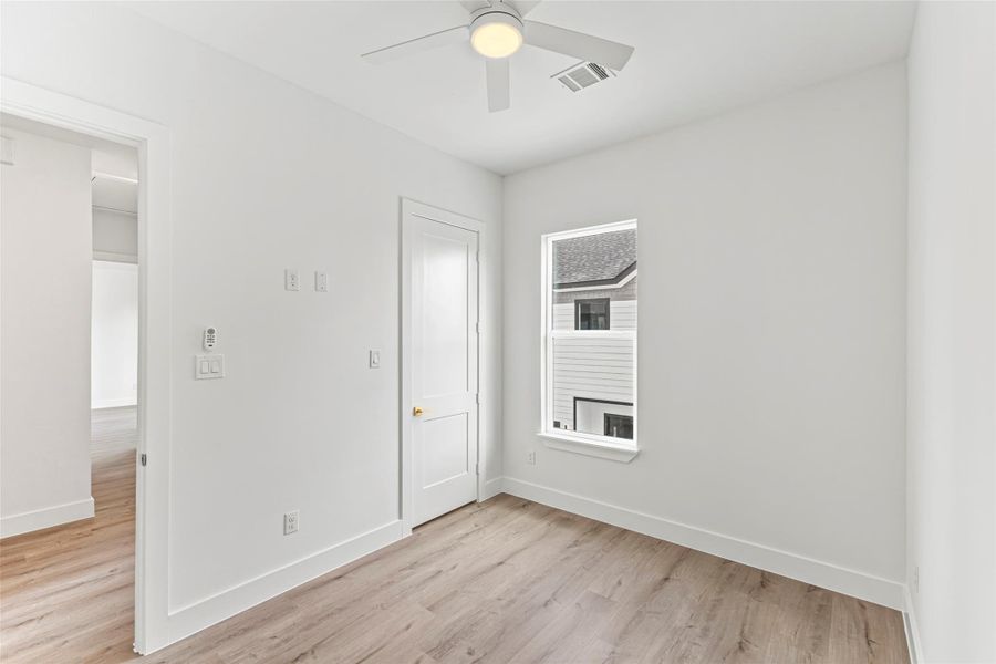 Spacious, unfurnished interior of a new home in , Houston (Image 10).