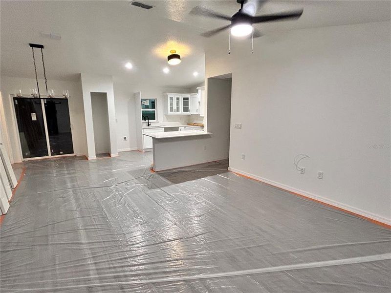 Spacious, unfurnished interior of a new home in , Ocala (Image 7).