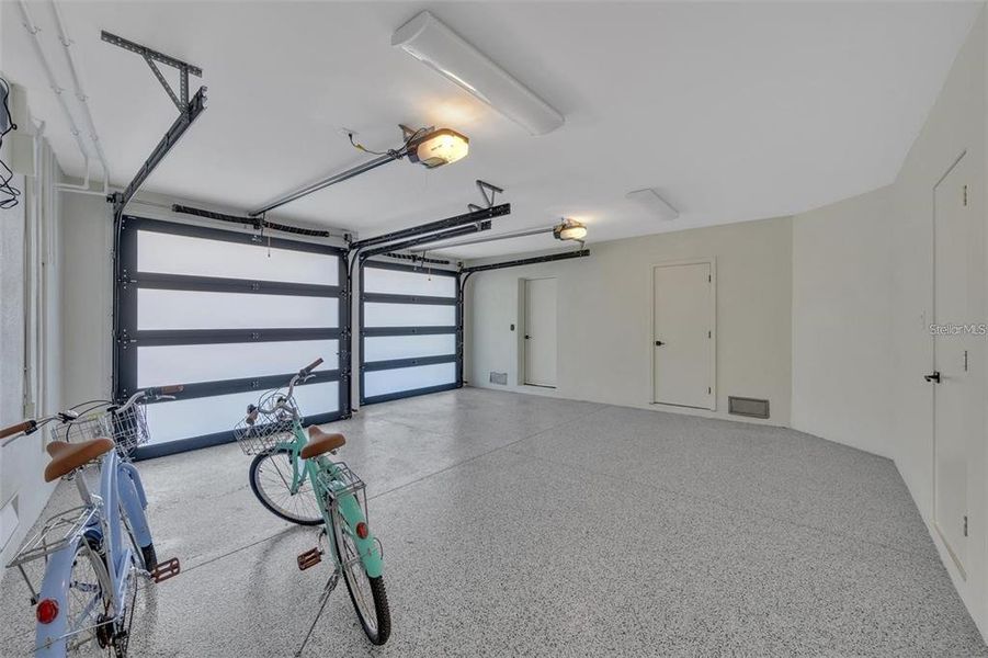 Spacious, unfurnished interior of a new home in , Sarasota (Image 21).