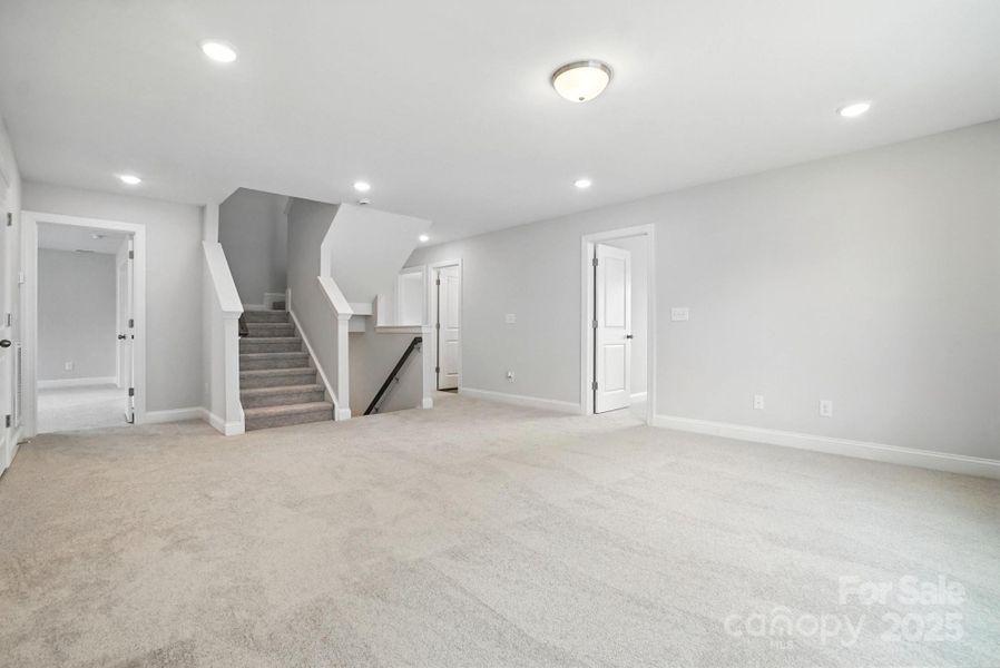 Spacious, unfurnished interior of a new home in Hampton Woods, Charlotte (Image 31).