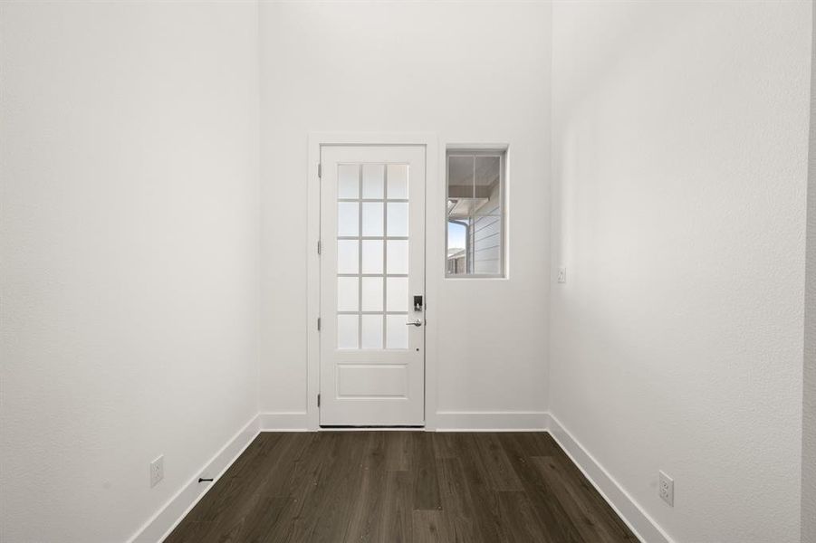 7409 Autumn Hill- Entry-1