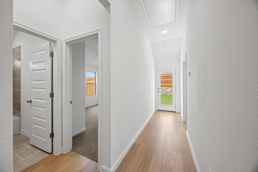 Spacious, unfurnished interior of a new home in Trinity Ranch, Elgin (Image 20).