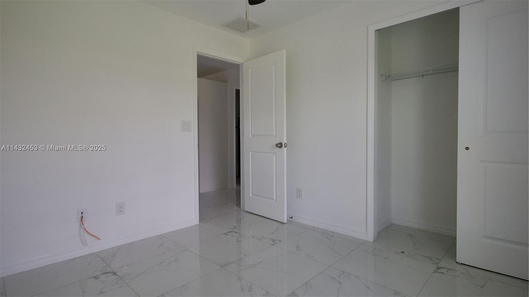 Spacious, unfurnished interior of a new home in , Fort Myers (Image 20).