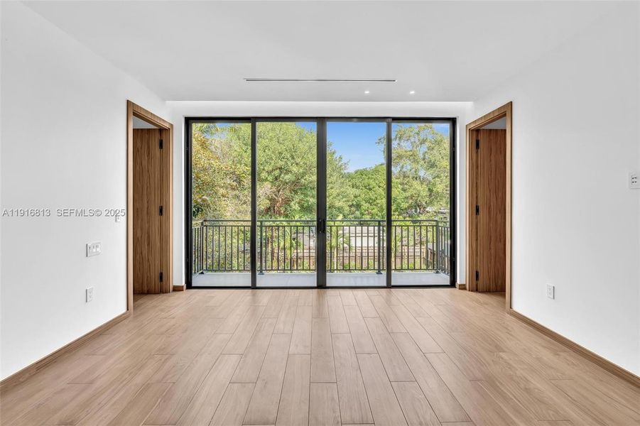 Spacious, unfurnished interior of a new home in , Miami (Image 56).