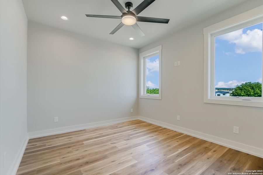 Spacious, unfurnished interior of a new home in , Kingsland (Image 36).
