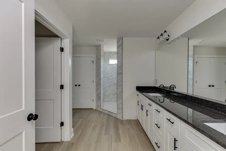 Furnished interior view inside a new home in , Hartwell (Image 5).