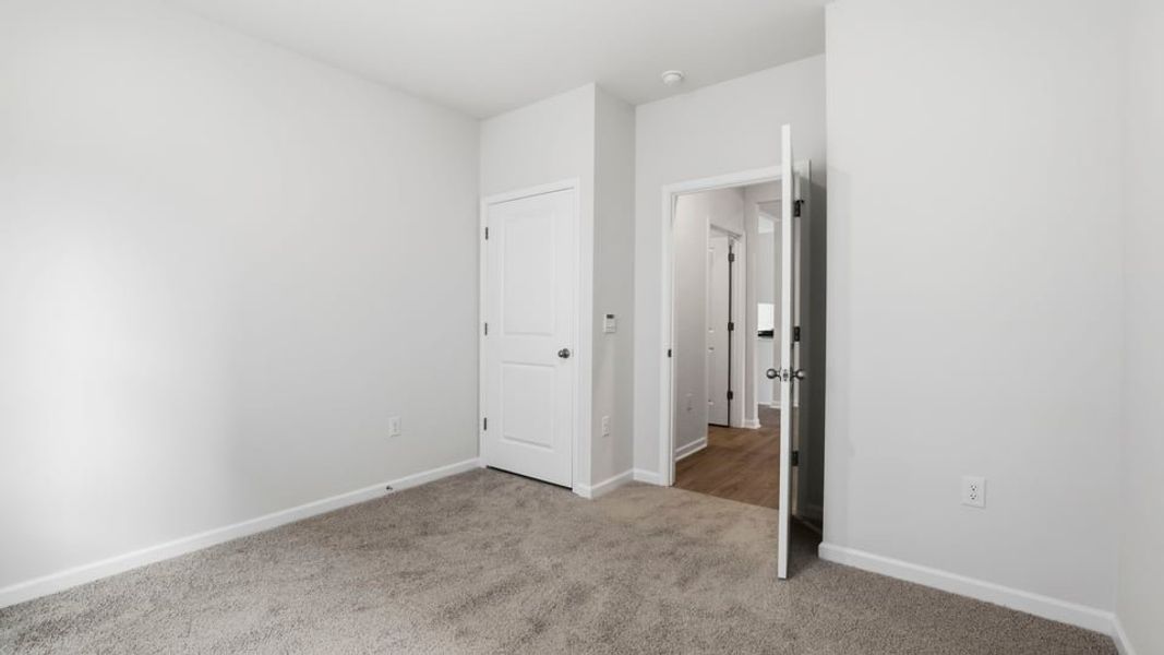Spacious, unfurnished interior of a new home in Sherwood Gardens, Landrum (Image 22).