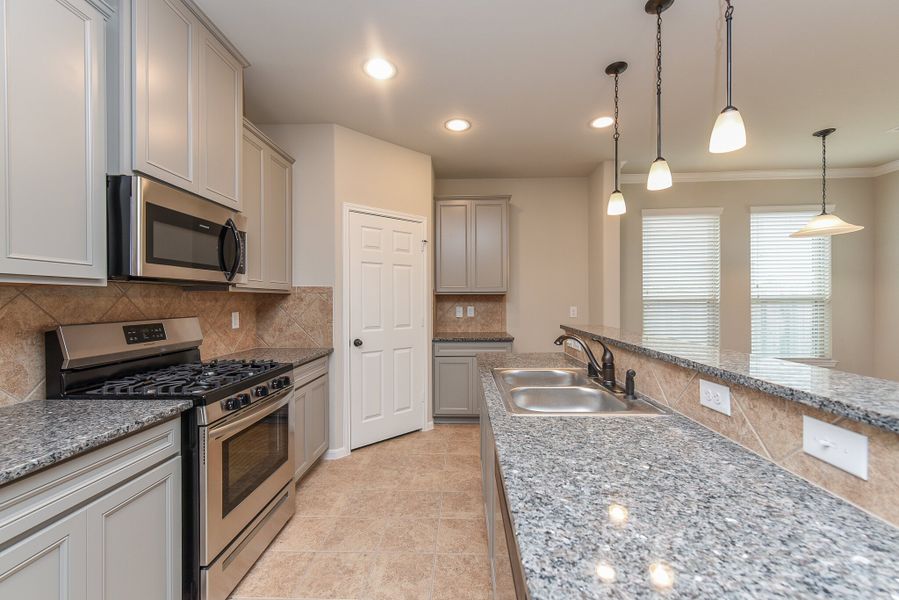 Representative furnished interior of a home built from the Floor Plan 2201 by Colina Homes in Grand Magnolia, Magnolia (Image 6).