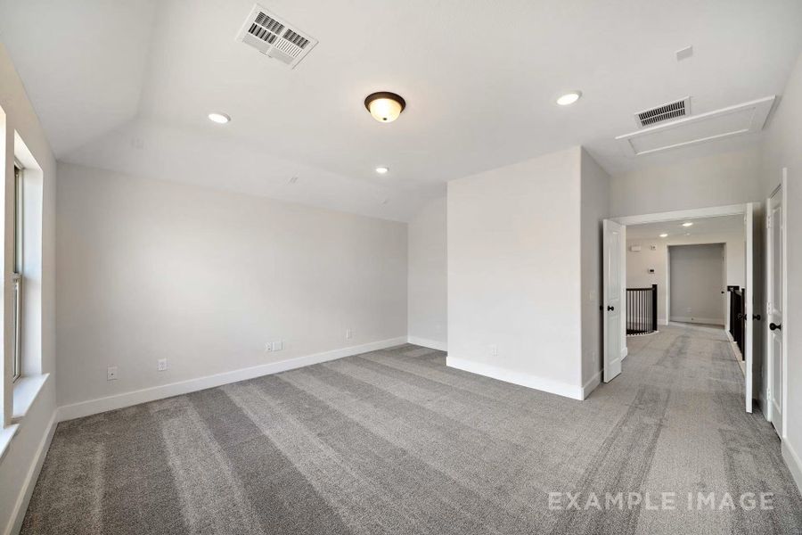 Spacious, unfurnished interior of a new home in Lago Mar, Texas City (Image 30).
