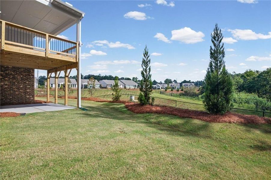 Exterior details and patio area of a home in Laurel Farms, Dallas (Image 3).