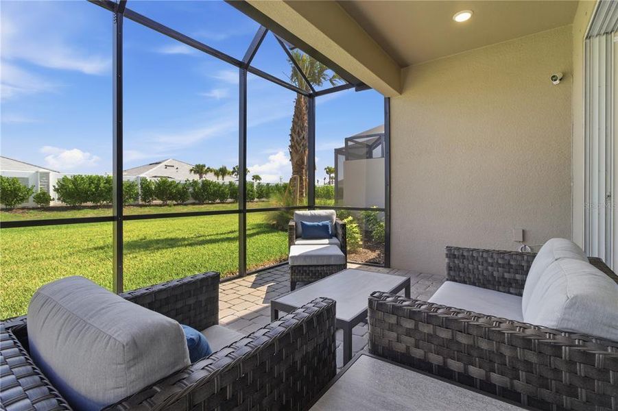 Exterior details and patio area of a home in , Bradenton (Image 4).