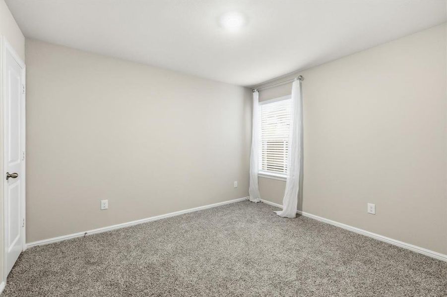 Spacious, unfurnished interior of a new home in Hickory Grove, Denton (Image 20).