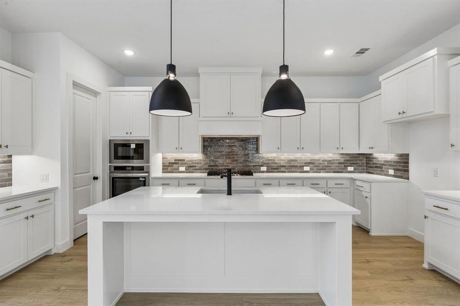 All the chefs in the family will love creating culinary masterpieces in this dream kitchen!