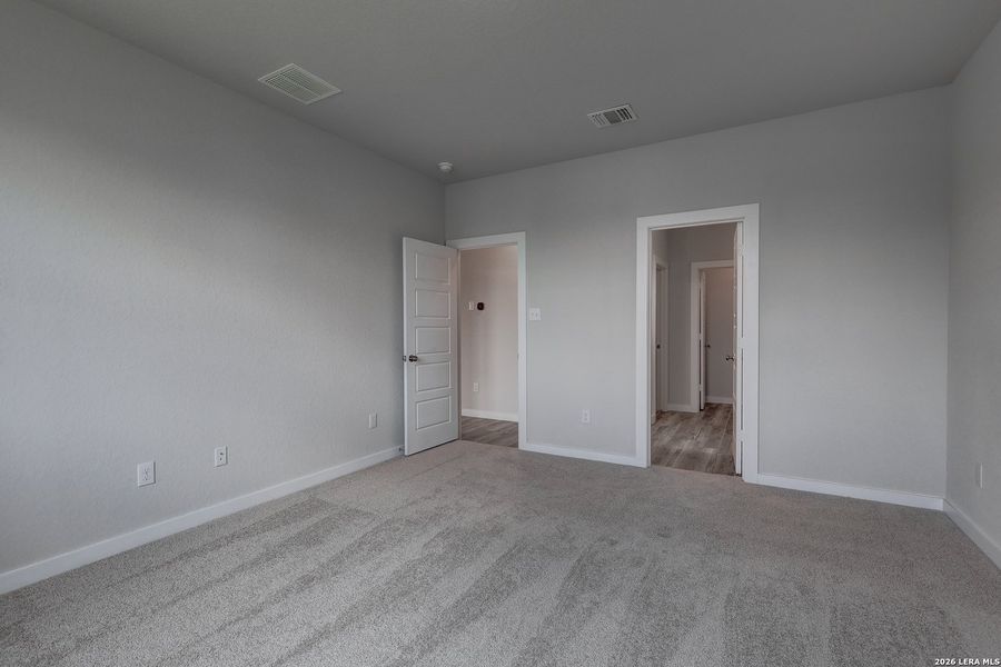 Spacious, unfurnished interior of a new home in Cinco Lakes, San Antonio (Image 28).