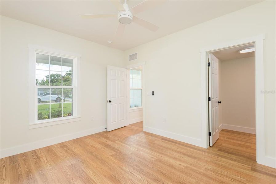 Spacious, unfurnished interior of a new home in , Tampa (Image 33).