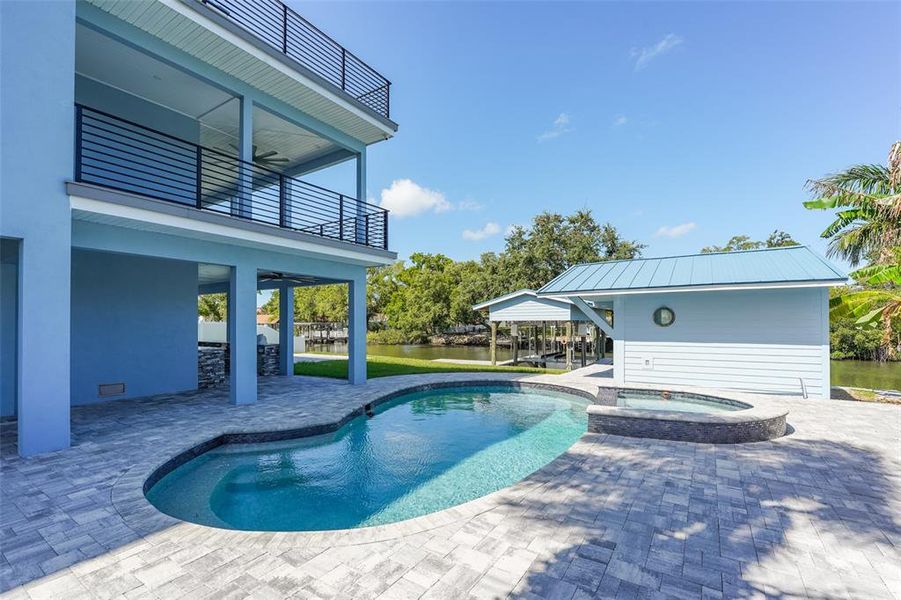 Exterior details and patio area of a home in , Tampa (Image 34).