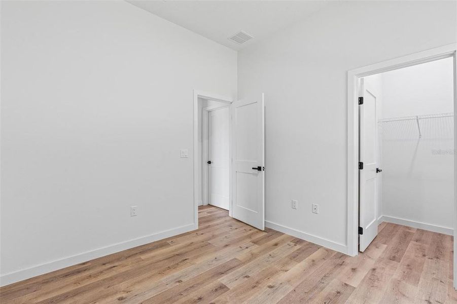 Spacious, unfurnished interior of a new home in , Citrus Springs (Image 28).
