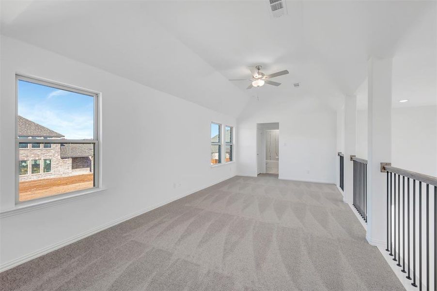 Spacious, unfurnished interior of a new home in Tarrytown, Crowley (Image 27).