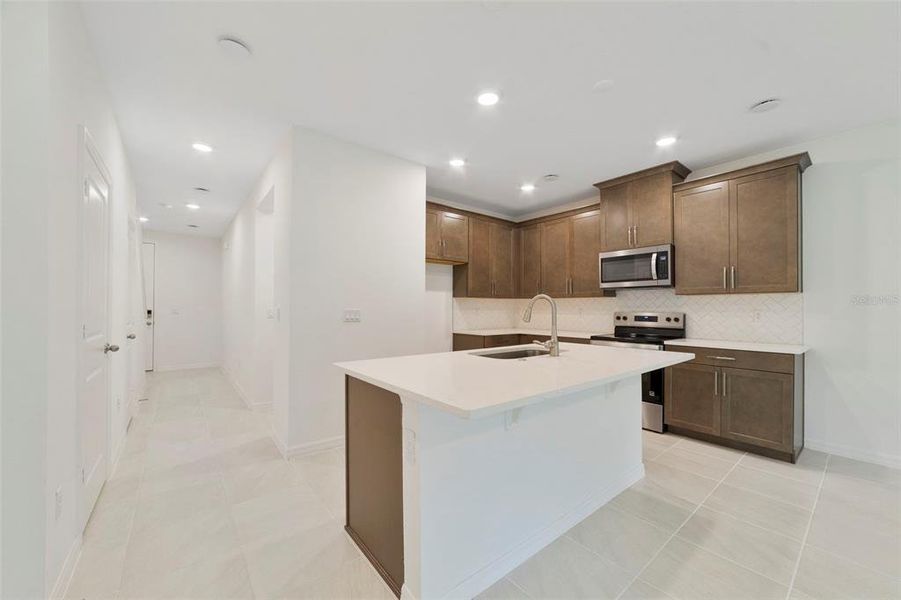 Furnished interior view inside a new home in Towns at Greenleaf, Oviedo (Image 7).