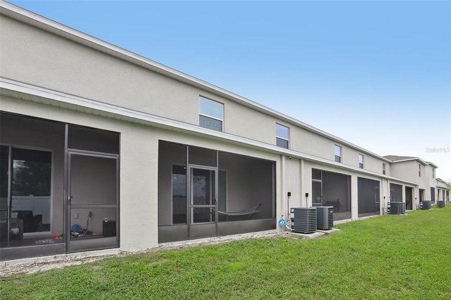 Exterior details and patio area of a home in Easthaven, Tampa (Image 23). Exterior details and patio area of a home in Easthaven, Tampa (Image 23).