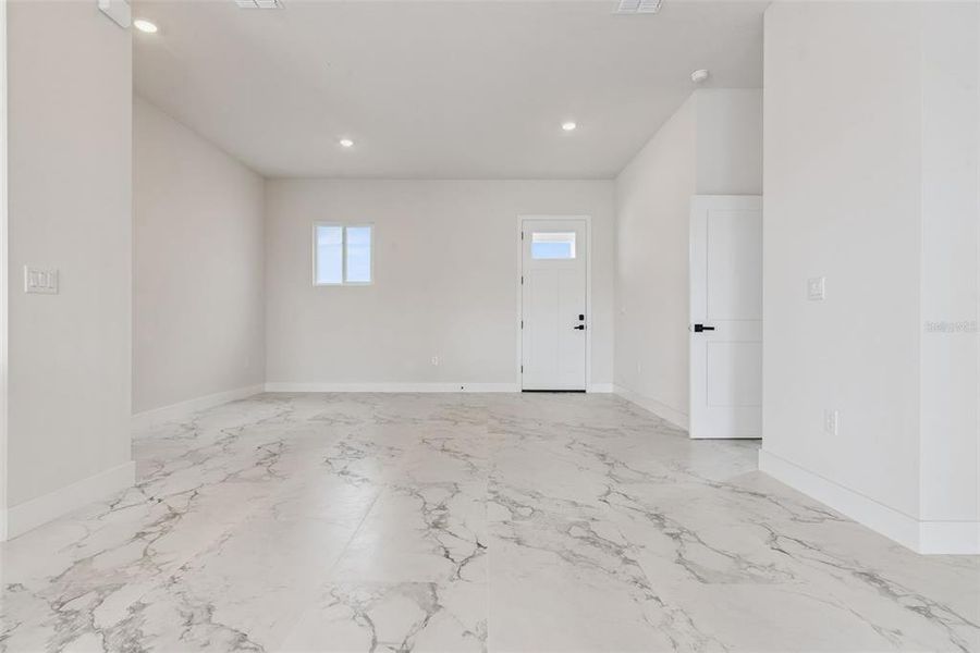 Spacious, unfurnished interior of a new home in , Belleview (Image 23).
