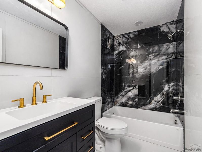 Image 10 of a home in .