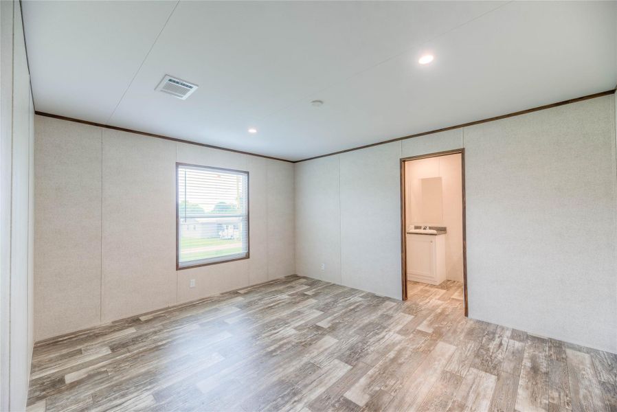 Spacious, unfurnished interior of a new home in , Livingston (Image 19).