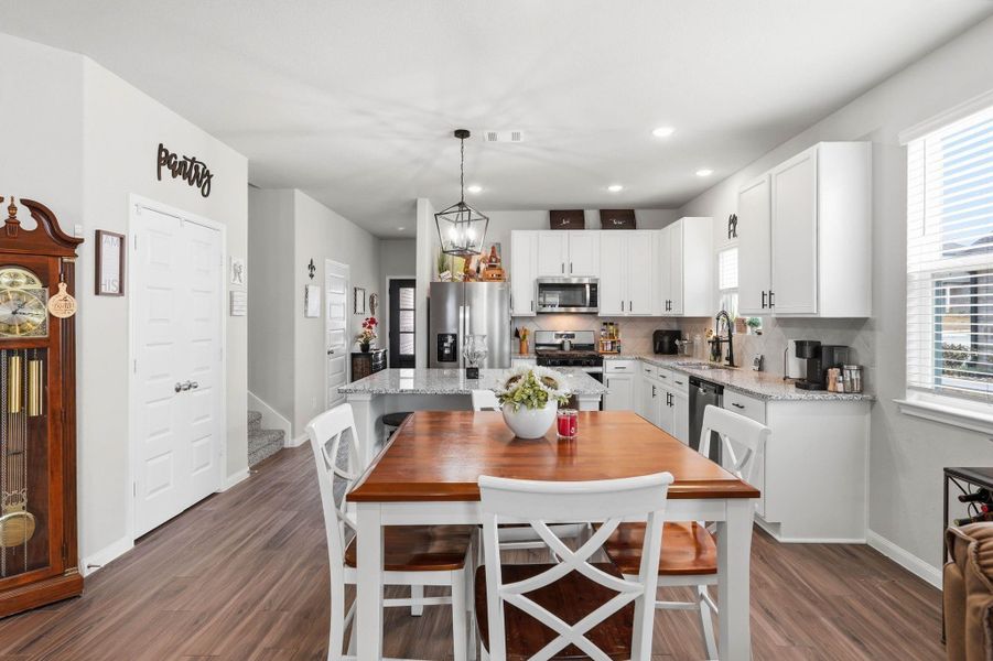 Furnished interior view inside a new home in Hunter's Creek, Huntsville (Image 8).
