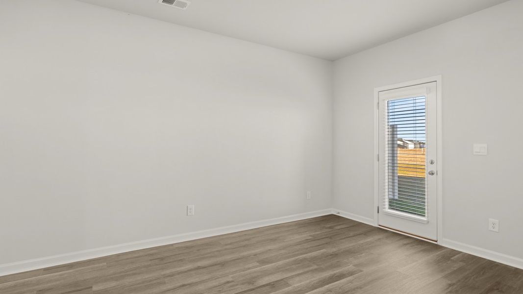 Spacious, unfurnished interior of a new home in Weatherstone, Grovetown (Image 12).
