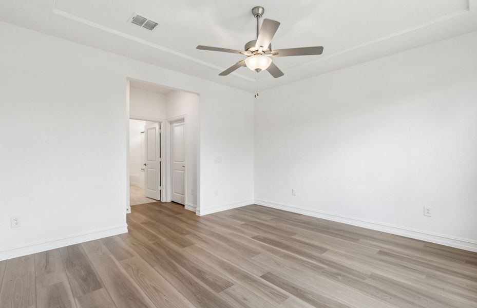Spacious, unfurnished interior of a new home in Del Webb at Trinity Falls, McKinney (Image 15).