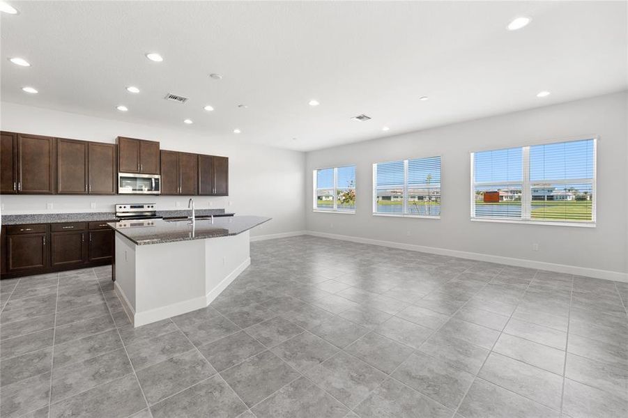 Photo 11 Photo 11