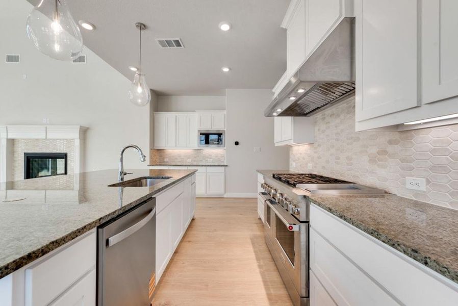 Furnished interior view inside a new home in South Pointe, Mansfield (Image 11).