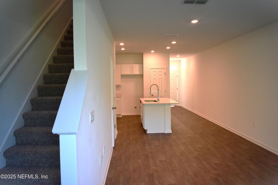 Furnished interior view inside a new home in Old Kings Trail, Jacksonville (Image 9).
