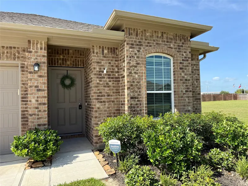 Exterior details and patio area of a home in , Angleton (Image 30).